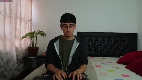 Snapshot of versatileguuy chatting on 10-06-25, 06:05 versatileguuy online show from 10-06-25, 06:05