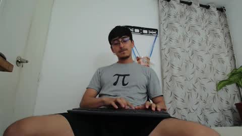 Snapshot of versatileguuy chatting on 10-17-25, 01:42 versatileguuy online show from 10-17-25, 01:42