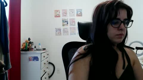Snapshot of veruca99 chatting on 06-11-26, 01:20 veruca99 online show from 06-11-26, 01:20
