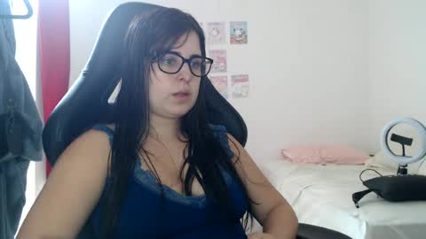 Snapshot of veruca99 chatting on 06-27-26, 06:13 veruca99 online show from 06-27-26, 06:13