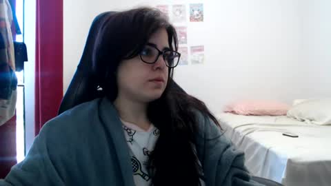 Snapshot of veruca99 chatting on 07-20-26, 01:02 veruca99 online show from 07-20-26, 01:02