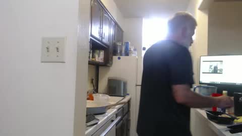 Snapshot of veryveryhairmanindenver chatting on 09-19-25, 12:23 hairy man online show from 09-19-25, 12:23