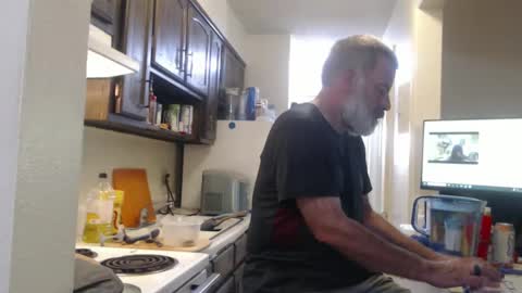 Snapshot of veryveryhairmanindenver chatting on 09-20-25, 12:00 hairy man online show from 09-20-25, 12:00