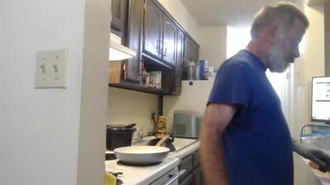 Snapshot of veryveryhairmanindenver chatting on 09-22-25, 11:18 hairy man online show from 09-22-25, 11:18