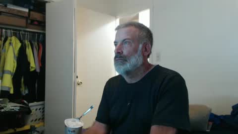 Snapshot of veryveryhairmanindenver chatting on 10-14-25, 12:00 hairy man online show from 10-14-25, 12:00