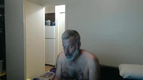 Snapshot of veryveryhairmanindenver chatting on 02-12-26, 01:00 hairy man online show from 02-12-26, 01:00