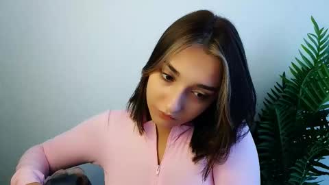 Snapshot of veryveryshygirl chatting on 10-03-25, 11:29 Ana online show from 10-03-25, 11:29