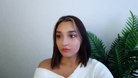 Snapshot of veryveryshygirl chatting on 10-04-25, 11:30 Ana online show from 10-04-25, 11:30