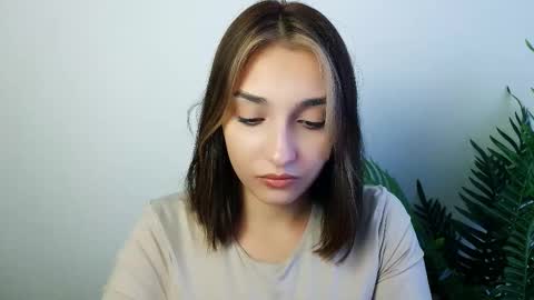 Snapshot of veryveryshygirl chatting on 10-08-25, 01:09 Ana online show from 10-08-25, 01:09