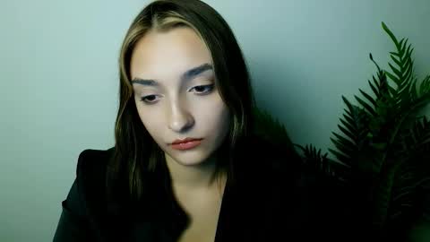 Snapshot of veryveryshygirl chatting on 10-22-25, 06:18 Ana online show from 10-22-25, 06:18