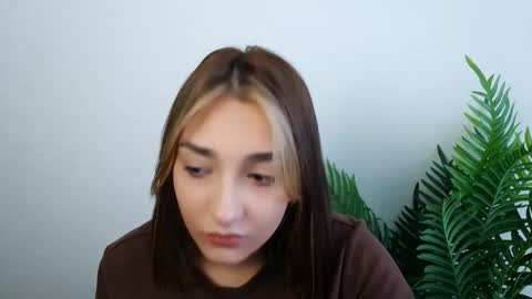 Snapshot of veryveryshygirl chatting on 10-25-25, 07:49 Ana online show from 10-25-25, 07:49