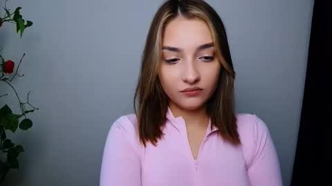 Snapshot of veryveryshygirl chatting on 11-20-25, 01:22 Ana online show from 11-20-25, 01:22