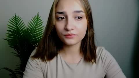 Snapshot of veryveryshygirl chatting on 11-23-25, 02:17 Ana online show from 11-23-25, 02:17