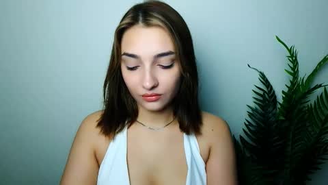 Snapshot of veryveryshygirl chatting on 11-29-25, 08:23 Ana online show from 11-29-25, 08:23