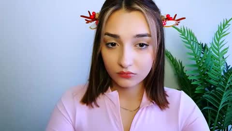 Snapshot of veryveryshygirl chatting on 12-18-25, 10:21 Ana online show from 12-18-25, 10:21