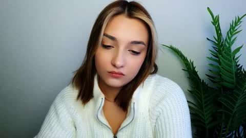 Snapshot of veryveryshygirl chatting on 01-06-26, 09:35 Ana online show from 01-06-26, 09:35