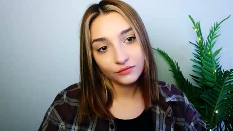 Snapshot of veryveryshygirl chatting on 01-08-26, 10:17 Ana online show from 01-08-26, 10:17