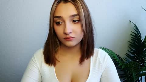 Snapshot of veryveryshygirl chatting on 02-03-26, 09:14 Ana online show from 02-03-26, 09:14