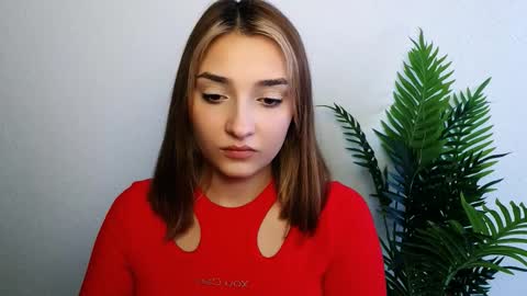 Snapshot of veryveryshygirl chatting on 02-14-26, 02:14 Ana online show from 02-14-26, 02:14