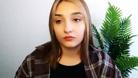 Snapshot of veryveryshygirl chatting on 02-20-26, 01:00 Ana online show from 02-20-26, 01:00