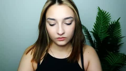 Snapshot of veryveryshygirl chatting on 02-22-26, 04:05 Ana online show from 02-22-26, 04:05