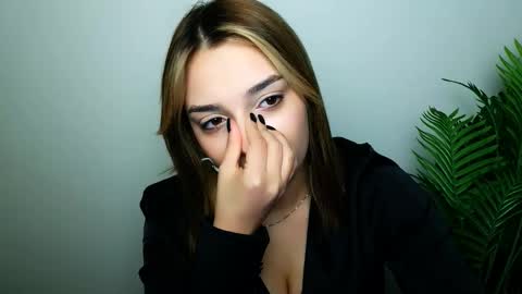 Snapshot of veryveryshygirl chatting on 02-27-26, 07:25 Ana online show from 02-27-26, 07:25