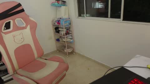 Sofa  online show from 04-09-26, 01:05