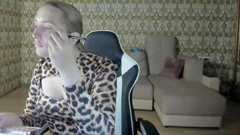 Snapshot of vi_luxxxy chatting on 05-07-26, 02:06 vi_luxxxy online show from 05-07-26, 02:06