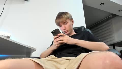 Snapshot of vibemygirl chatting on 01-28-25, 12:00 vibemygirl online show from 01-28-25, 12:00