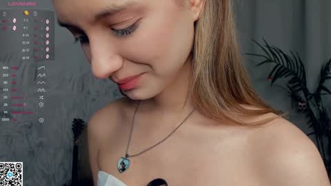 Snapshot of vibes_of_joy chatting on 12-30-24, 11:28 Mikky online show from 12-30-24, 11:28