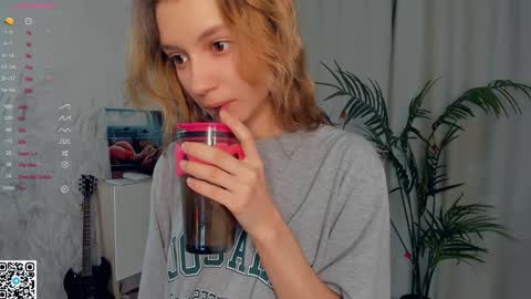 Snapshot of vibes_of_joy chatting on 01-14-25, 08:15 Mikky online show from 01-14-25, 08:15