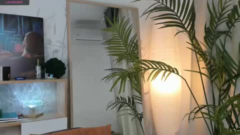 Snapshot of vibes_of_joy chatting on 03-06-25, 11:47 Mikky online show from 03-06-25, 11:47