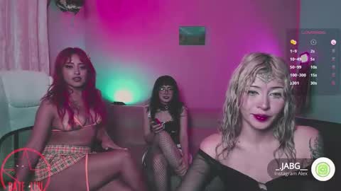 Snapshot of vicioushorse33 chatting on 10-06-25, 03:15 Sophie and Stan online show from 10-06-25, 03:15