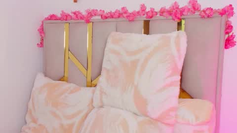 Snapshot of vicioushorse33 chatting on 10-21-25, 11:38 Sophie and Stan online show from 10-21-25, 11:38