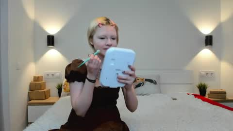 Snapshot of vickeyobst chatting on 04-08-26, 04:56 EliQueen online show from 04-08-26, 04:56