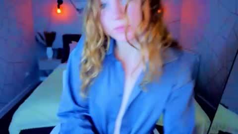 Snapshot of vicki_milles chatting on 06-14-26, 04:42 vicki_milles online show from 06-14-26, 04:42