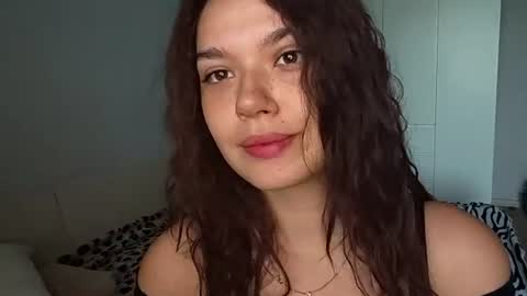 Snapshot of vicki_queen chatting on 06-27-26, 05:12 Lina online show from 06-27-26, 05:12