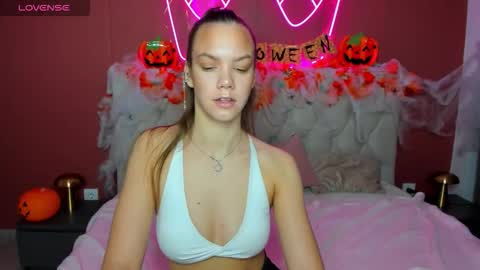 Snapshot of vickie_smith chatting on 10-25-25, 01:46 vickie_smith online show from 10-25-25, 01:46