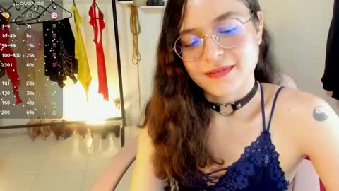 Snapshot of vicky_cristinax chatting on 12-13-24, 06:42 Vicky online show from 12-13-24, 06:42