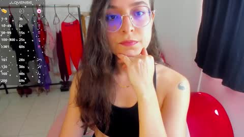 Snapshot of vicky_cristinax chatting on 03-11-25, 06:19 Vicky online show from 03-11-25, 06:19