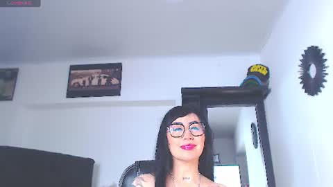 Snapshot of vicky_hotmilf chatting on 06-30-26, 11:11 Vicky online show from 06-30-26, 11:11
