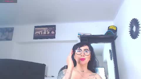 Snapshot of vicky_hotmilf chatting on 07-07-26, 11:14 Vicky online show from 07-07-26, 11:14