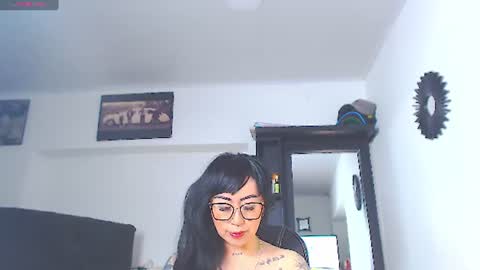 Snapshot of vicky_hotmilf chatting on 07-13-26, 03:15 Vicky online show from 07-13-26, 03:15