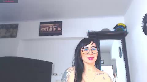 Snapshot of vicky_hotmilf chatting on 07-17-26, 11:06 Vicky online show from 07-17-26, 11:06