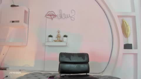 Snapshot of vicky_hottman chatting on 10-26-25, 04:29 vicky_hottman online show from 10-26-25, 04:29