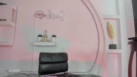 Snapshot of vicky_hottman chatting on 10-28-25, 04:16 vicky_hottman online show from 10-28-25, 04:16