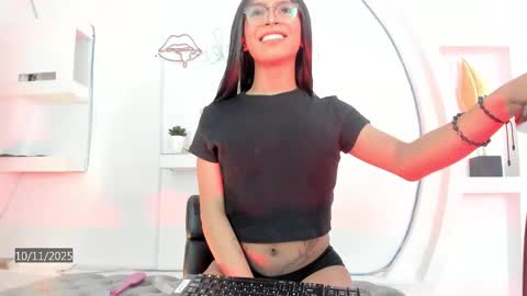 Snapshot of vicky_hottman chatting on 11-11-25, 04:23 vicky_hottman online show from 11-11-25, 04:23