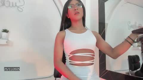 Snapshot of vicky_hottman chatting on 11-25-25, 08:20 vicky_hottman online show from 11-25-25, 08:20