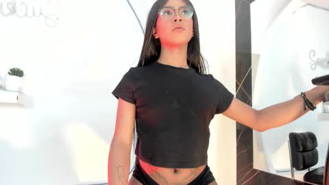 Snapshot of vicky_hottman chatting on 11-28-25, 04:37 vicky_hottman online show from 11-28-25, 04:37