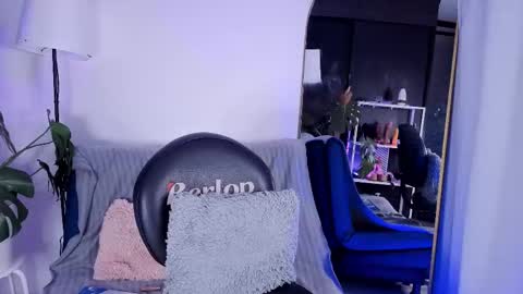 Snapshot of vickygrey1 chatting on 10-15-25, 06:08 Vicky Greys online show from 10-15-25, 06:08